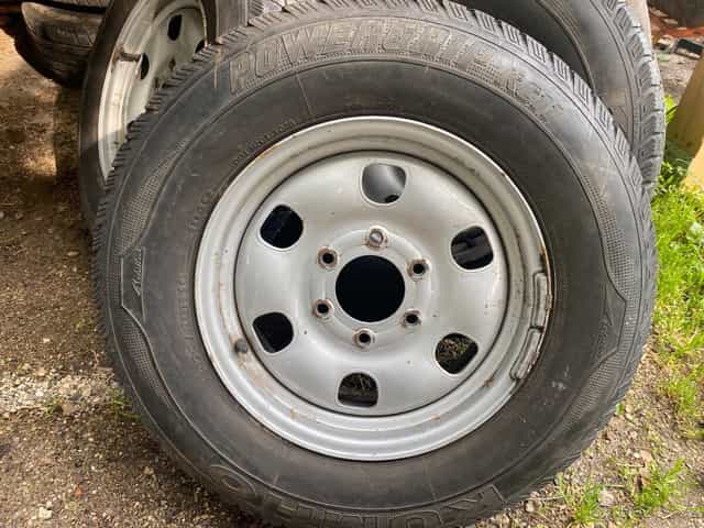 Offroad disky 16x6jj s pneu 205/80R16 104Q Kumho powergrip