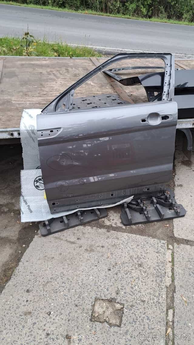 Levé přední dveře range rover Evoque  Lehce pomackane viz fo
