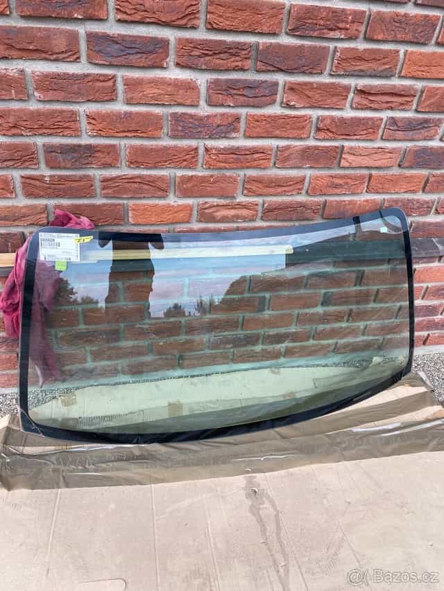 Čelní sklo Toyota Hilux