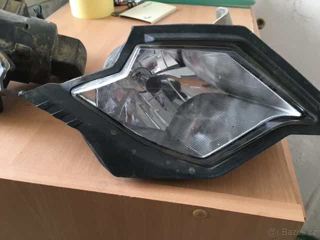 Can-am 450 Ds přední světla