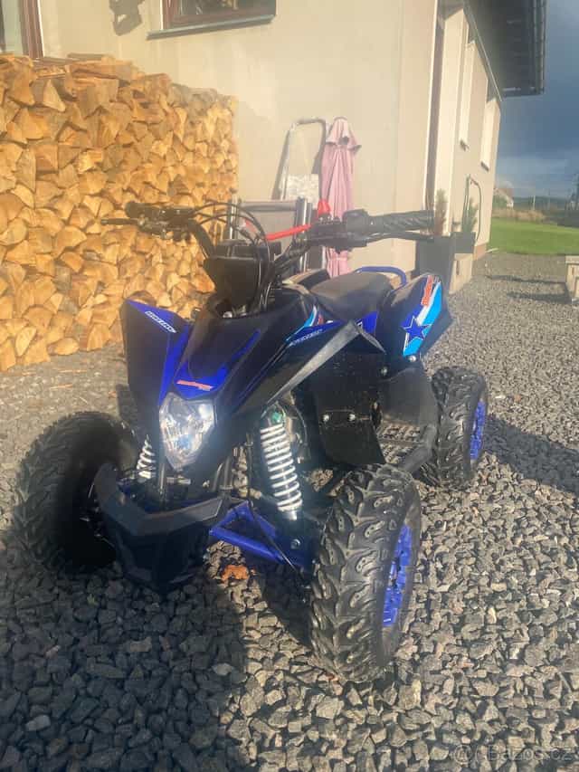 Dětská motorová čtyřkolka