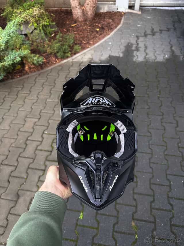 Airoh twist 2.0 helma