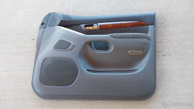 Toyota LC 120 – Polstrování dveří  pravé přední 5dv