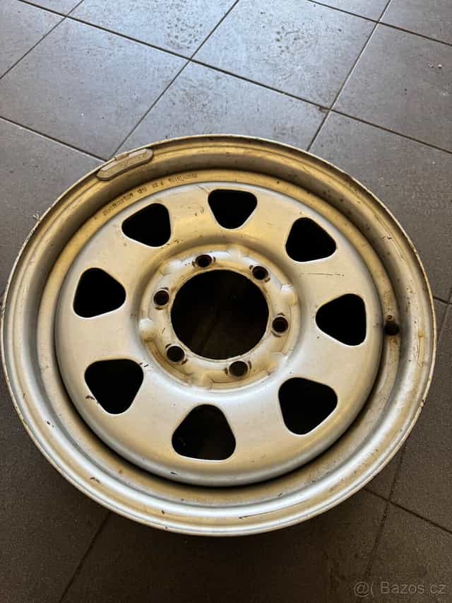 Plechové disky originál Nissan patrol r16