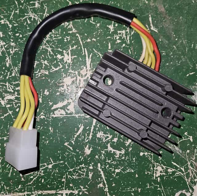 Regulátor dobíjení