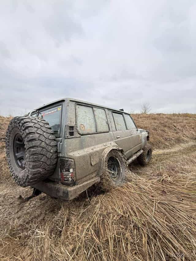 Nissan Patrol Y60 zadni pevnostní nárazník