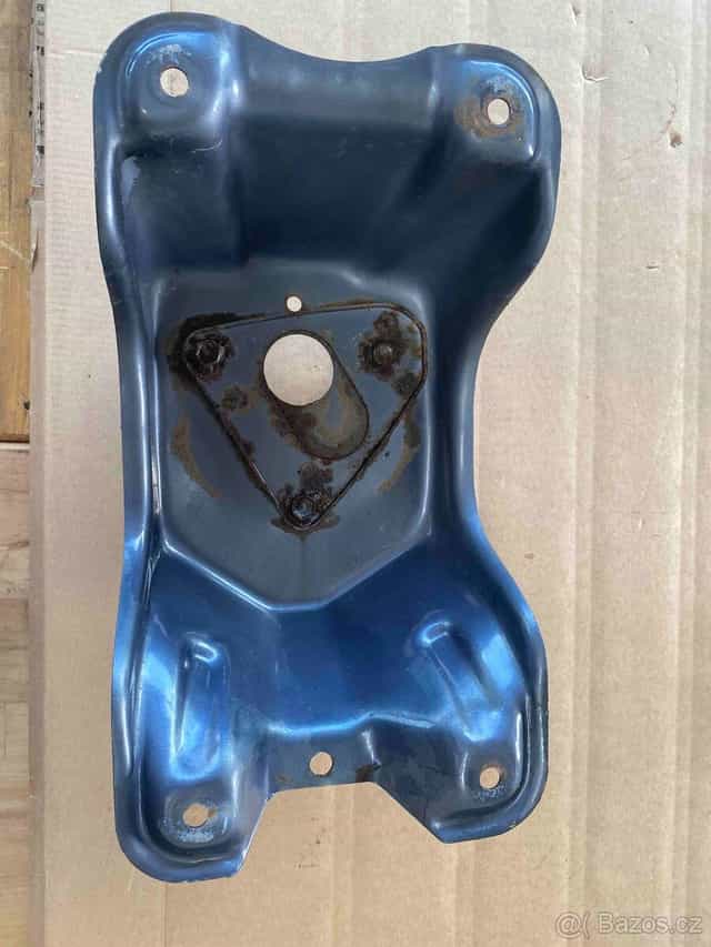 Land Cruiser 70 - držák rezervního kola