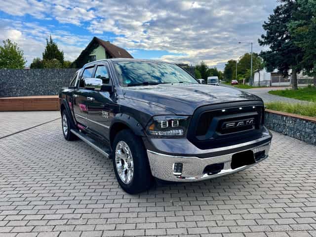 DODGE RAM 1500 4X4 5.7L LPG HEMI LARAMIE LONG MAX VYBAVA
