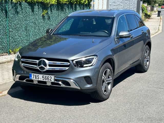 Mercedes-Benz GLC 300 195kw 4MATIC 9g r.v. 2019 ČR 1maj DPH