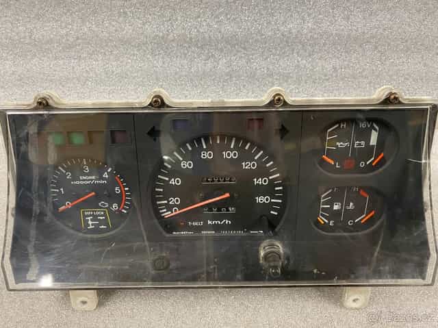 Prístrojová doska, budíky Toyota Land Cruiser KZJ70 - 78