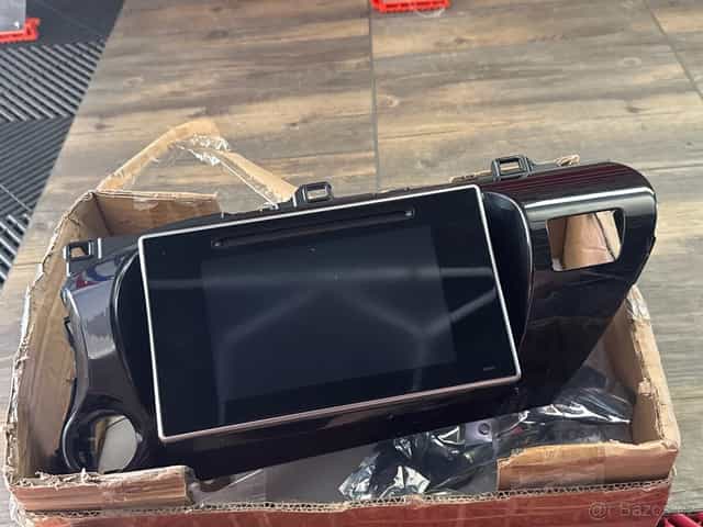 Originální autoradio TOYOTA HILUX REVO
