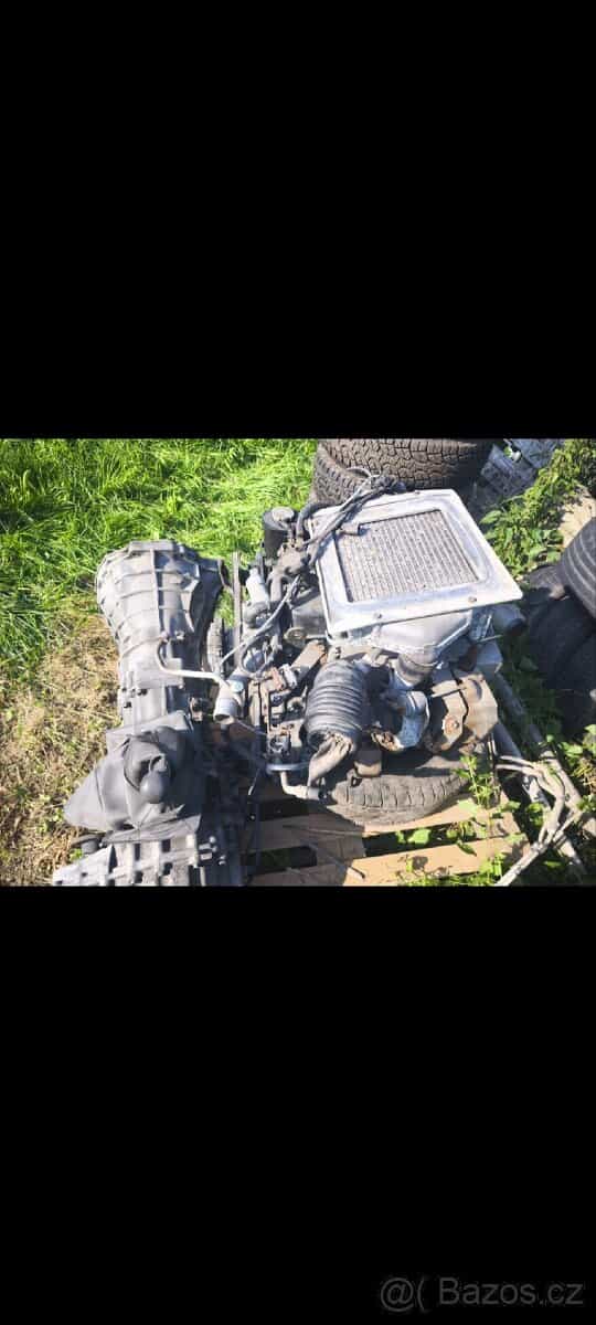 Motor nissan D22 76kw, převodovka, rozvodovka, řízení atd