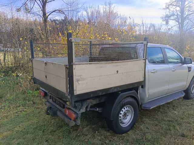 Toyota Hilux sklápěč nadstavbu na Pick up