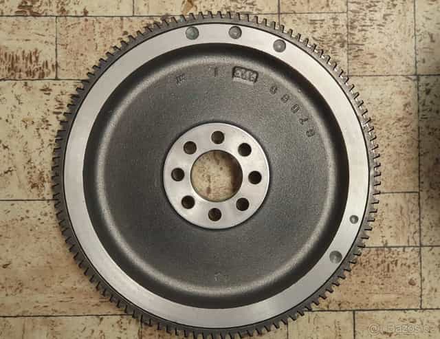 Toyota Land Cruiser 120 - setrvačník