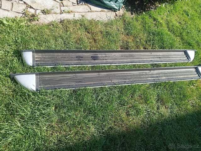 NISSAN NAVARA D23 NÁŠLAPY Z RV 2021 PĚKNÉ