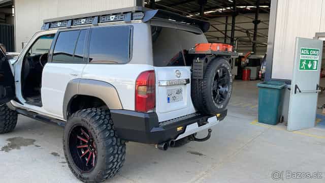 Zadný pevnostný nárazník Nissan Patrol Y61
