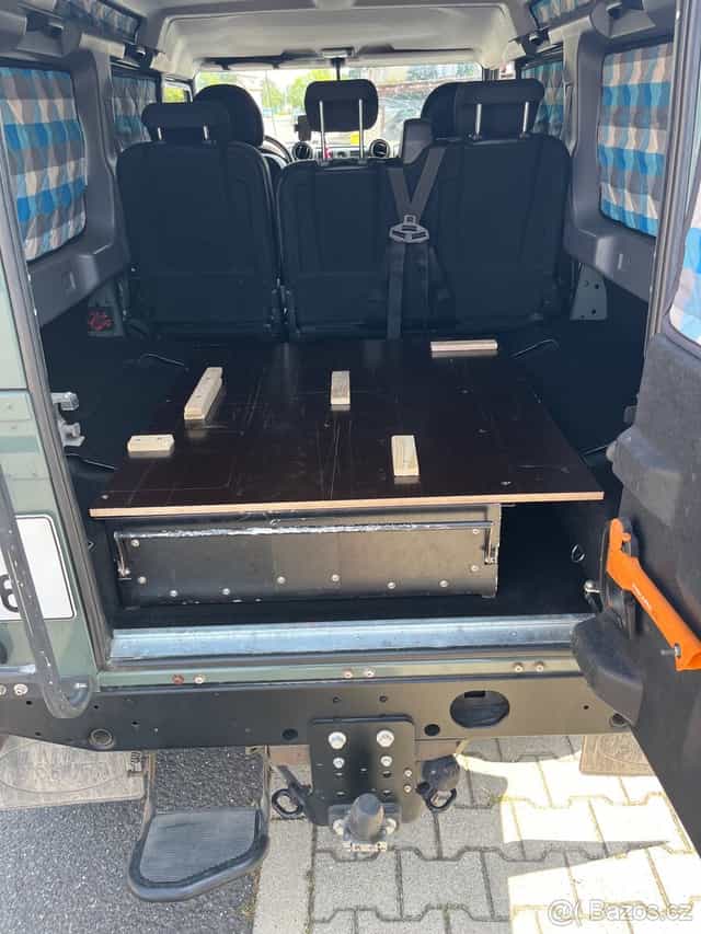 Šuplata Front runner pro Land Rover Defender 110