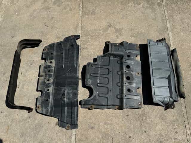 Palivová nádrž Nissan Patrol Y61 a jiné díly