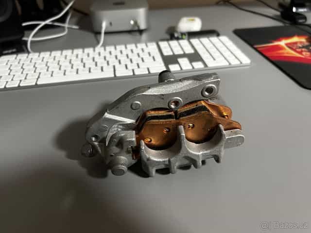 NOVÝ přední brzdový třmen Yamaha YZ125 YZ250 YZ450 WR250 WR4