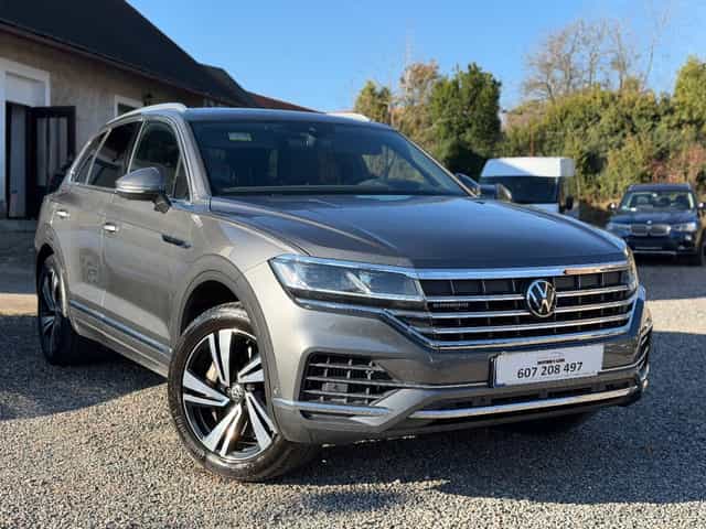 VW Touareg 3.0TFSi V6 E HYBRID 2022 - MAX VÝBAVA - DPH