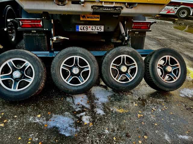 toyota hilux kola dotz