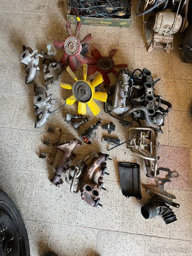 Díly motorů Ford 2,0 OHC Pinto LEVNĚ