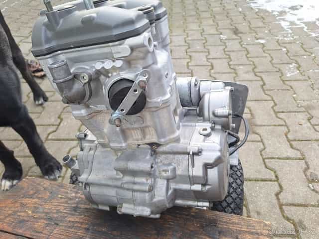 Motor  na Suzuki LTZ 400