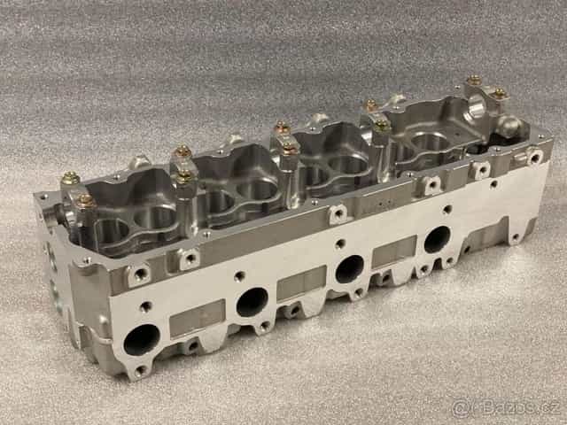 Hlava valcov motora Toyota Land Cruiser 1KZT 1KZT-E