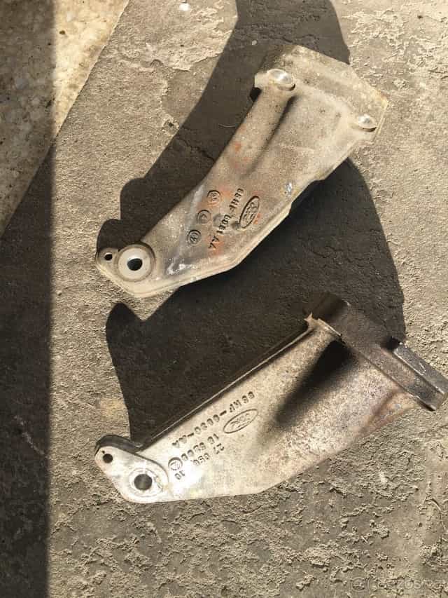 Ford Sierra 2,0 ohc - držáky motoru