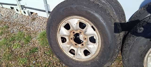 HiLux 2012 celá kola originál