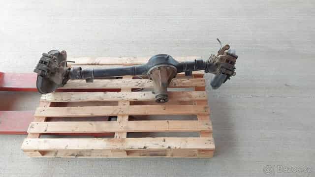 Suzuki Samurai SJ413 – Náprava přední široká