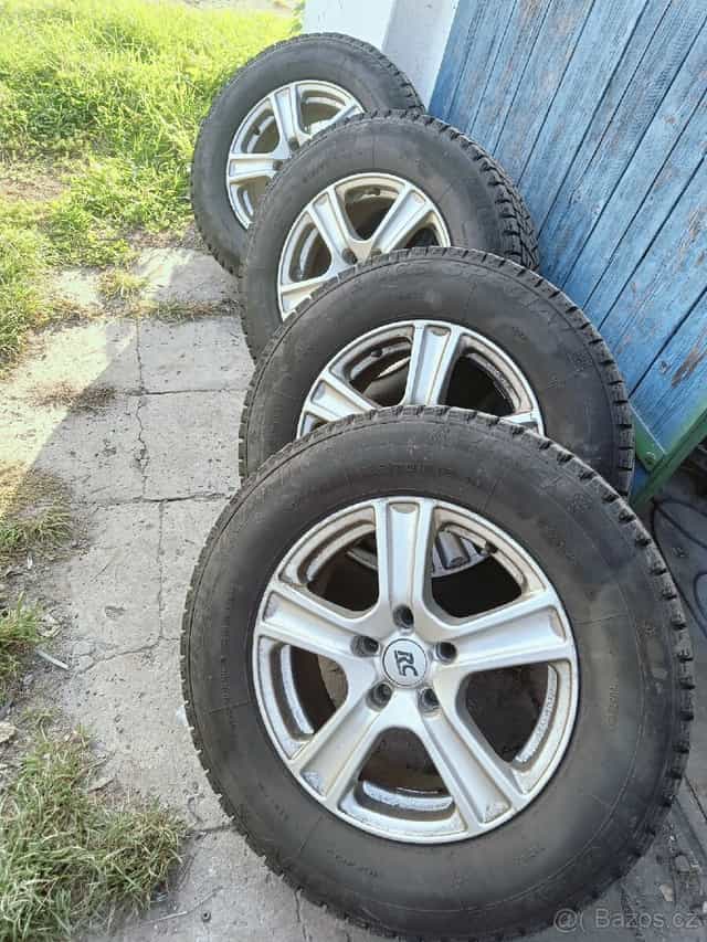 zimní offroad pneumatiky 4x4 
215/70/R16
5x114.3 ET38