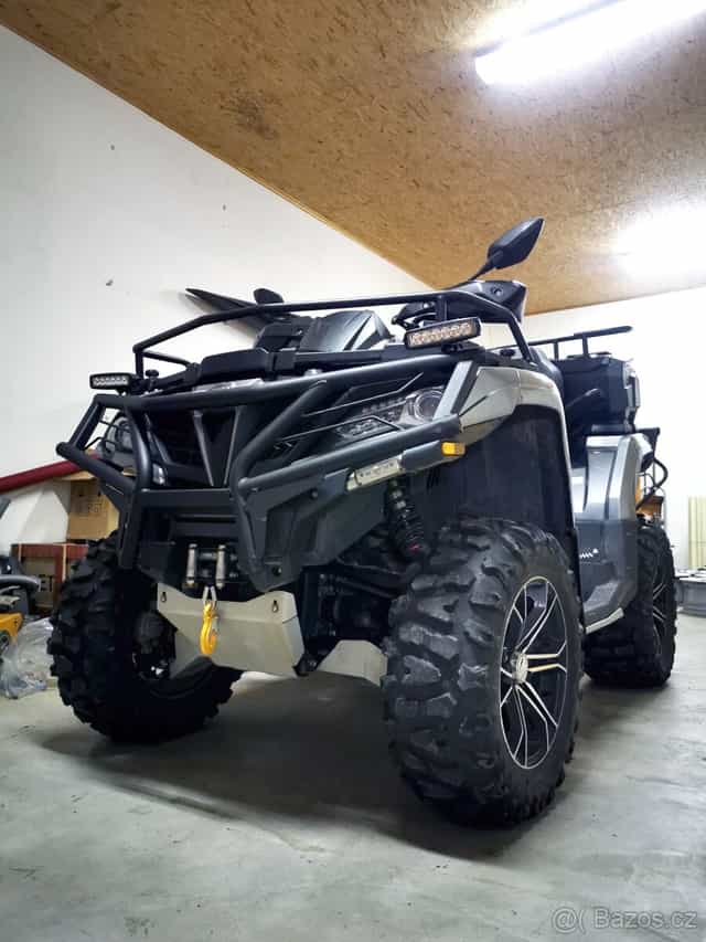 Dvouválec CF Moto X850   Plná výbava i serviska