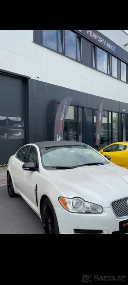Jaguár xf 3.0 diesel 177 kW .