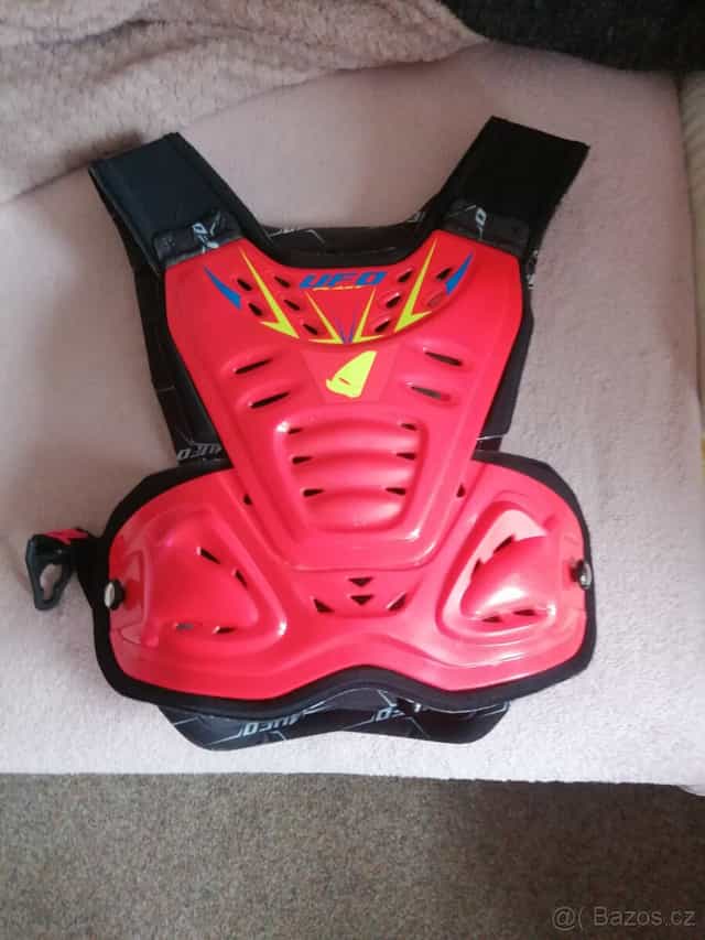 Mx hrudni chranic ufo