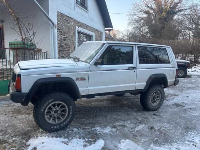 Jeep cherokee třídveřový