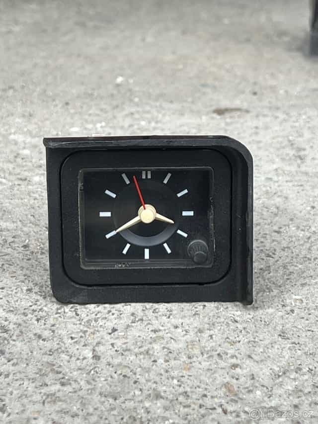 Ford Sierra přístrojové hodiny