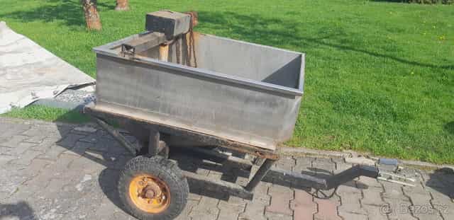 Posypový vozik za čtyřkolku