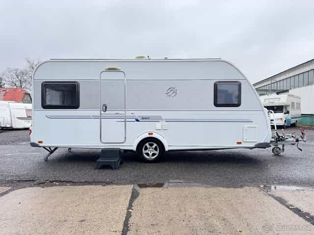 Knaus Sport 500 ~ Francouzská postel