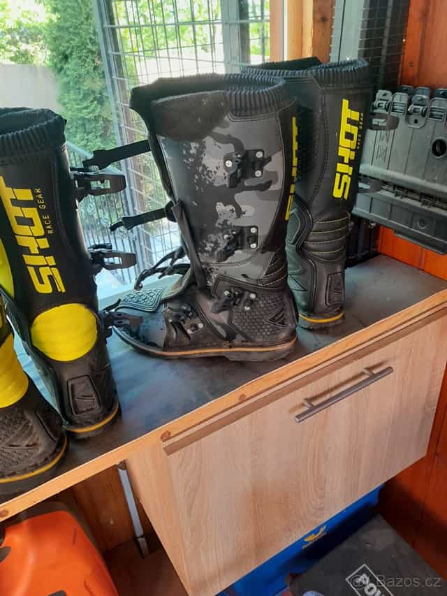 prodej   oblečeni  cení v textu