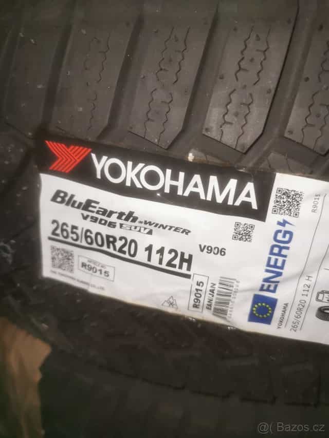 Yokohama BluEarthWinter V906 SUV