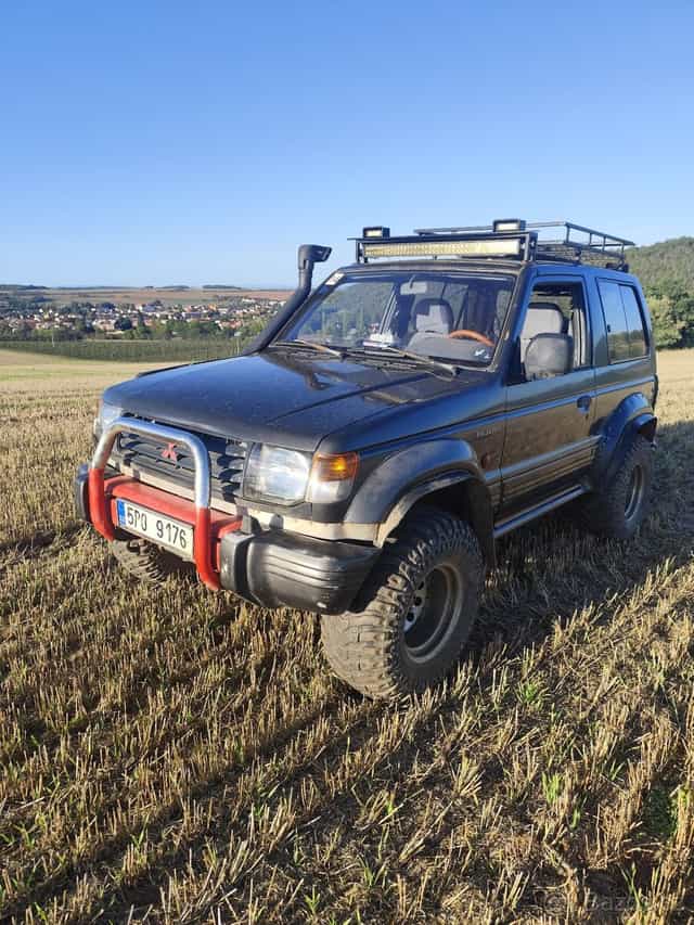 Mitsubishi Pajero Super Select.