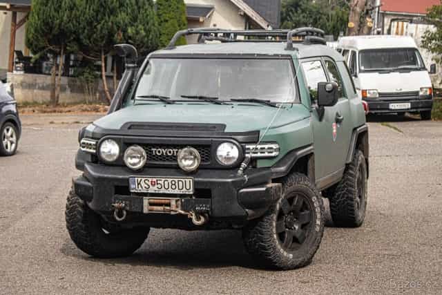 Toyota FJ Cruiser Land