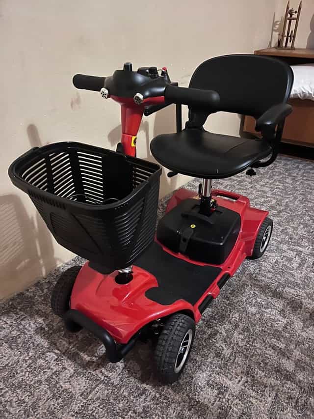 Elektrický vozík pro seniory(čtyřkolka)