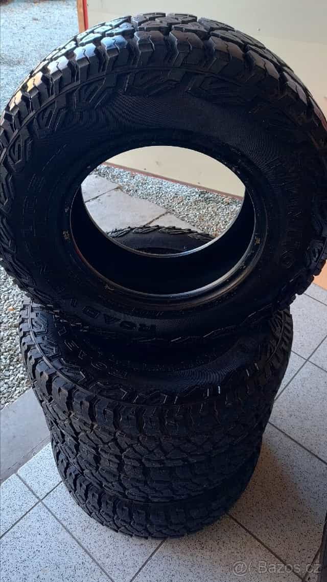 Celoroční pneu 265/70 R16 Kumho RoadVenture MT 51  M+S
