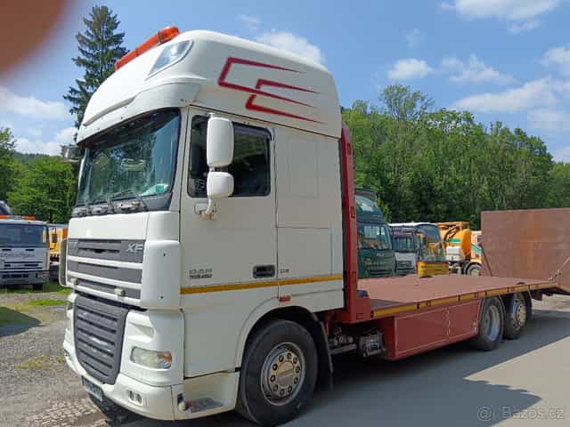 DAF XF 105.460 PŘEPRAVNÍK STROJŮ A VOZIDEL -14 T -