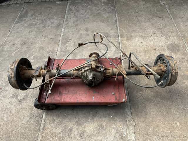 Zadní náprava Nissan Navara D40