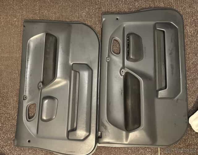 Plasty předních dveří Suzuki Jimny