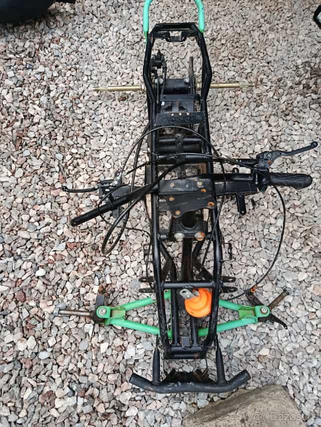 Torzo z malé elektrické čtyřkolky