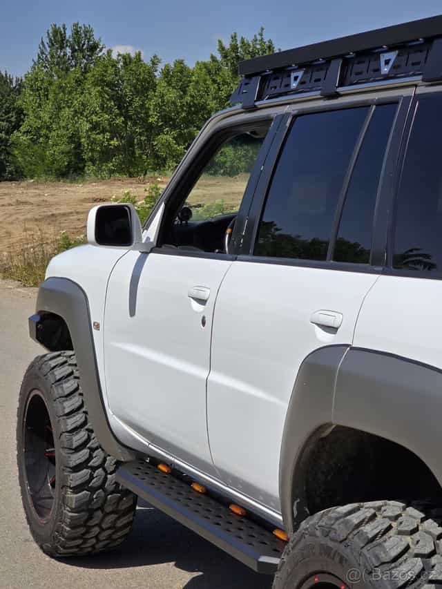 Bočné ochranné prahy nášľapy Nissan Patrol Y61